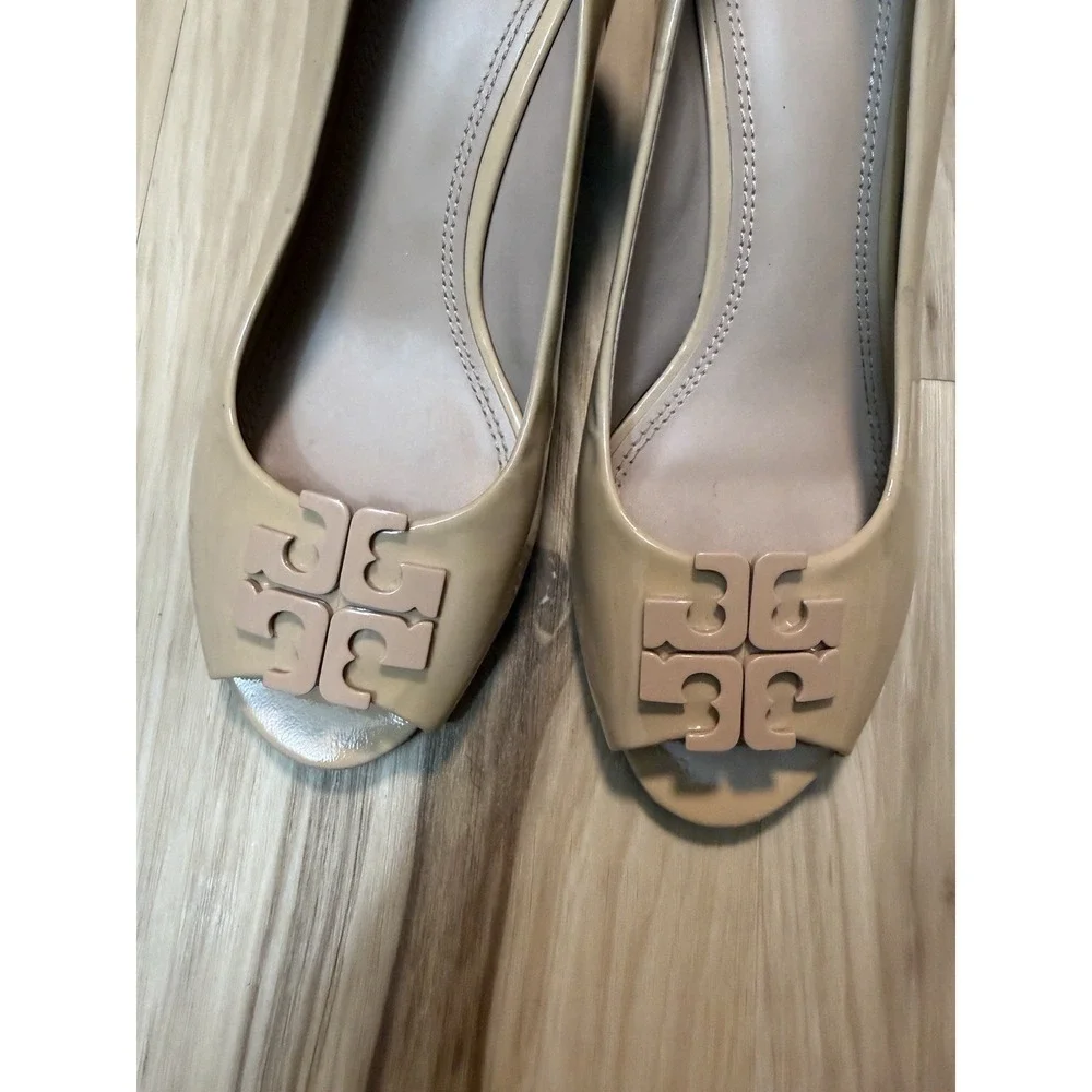 Tory Burch Lowell II Peep Toe Beige Wedge Pump Women Size 8.5 Rare